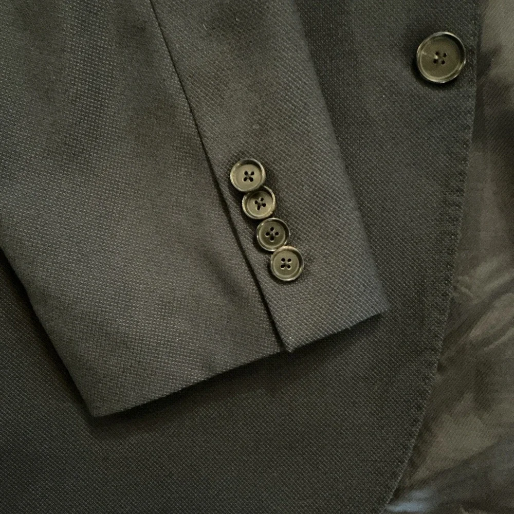 Hugo Boss 100% Virgin Wool Blazer 44R • Navy Blue • Two‑Button &‎ Dual Vent